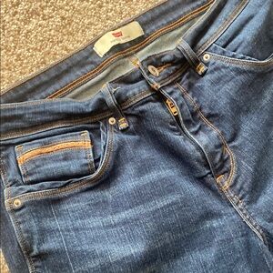 Levi's Ladies Perfectly Shaping Denim Capri Jeans. Size 18